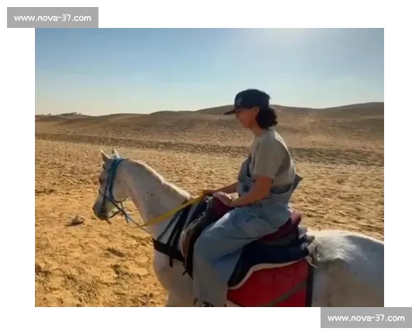 刘烨女儿马术赛场初亮相展现优雅风采备受关注 刘烨女儿马术赛场初亮相展现优雅风采备受关注