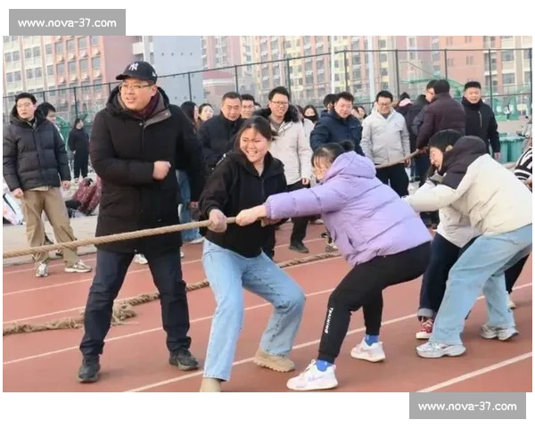 团结拼搏展力量,激情奋战赢得拔河赛辉煌瞬间 团结拼搏展力量,激情奋战赢得拔河赛辉煌瞬间