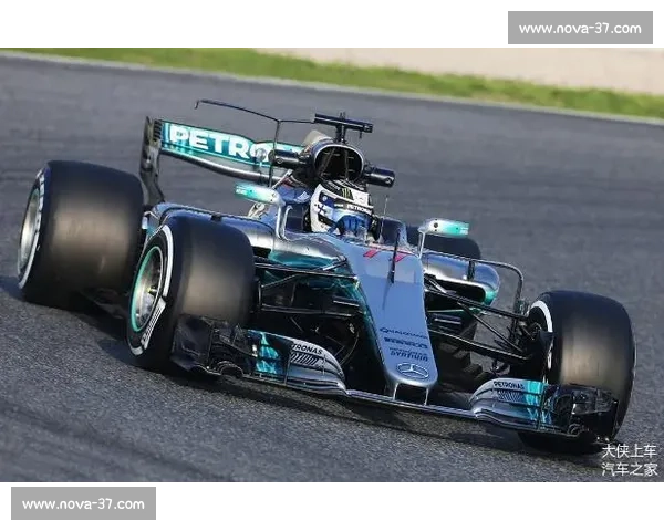 帕加尼赛车风采展现挑战极限速度与技术的完美结合